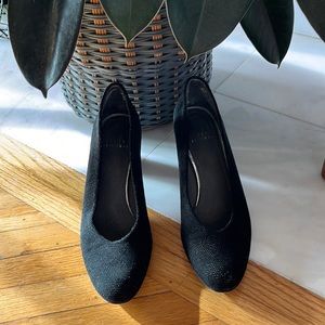 Vintage 90s Stuart Weitzman block heeled textured pumps